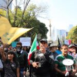 La segunda marcha de la llamada “Generación Z” quedó prácticamente vacía: mínima asistencia, nula presencia juvenil y un recorrido que terminó bloqueado por el desfile del 20 de Noviembre. FOTO: Reforma.