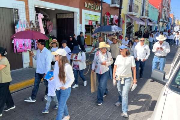 Fracasa marcha de Roxana Luna.