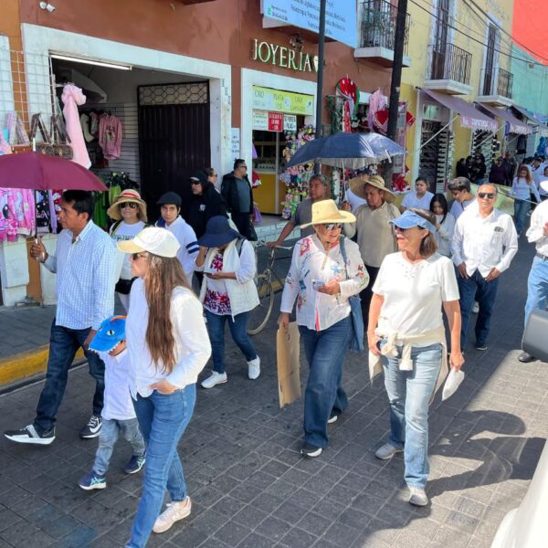 Fracasa marcha de Roxana Luna.