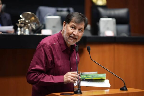 Noroña desata críticas por cuestionar a Grecia Quiroz, viuda de Carlos Manzo; oposición lo acusa de violencia política de género y exige la intervención de la CNDH. FOTO: El Universal.