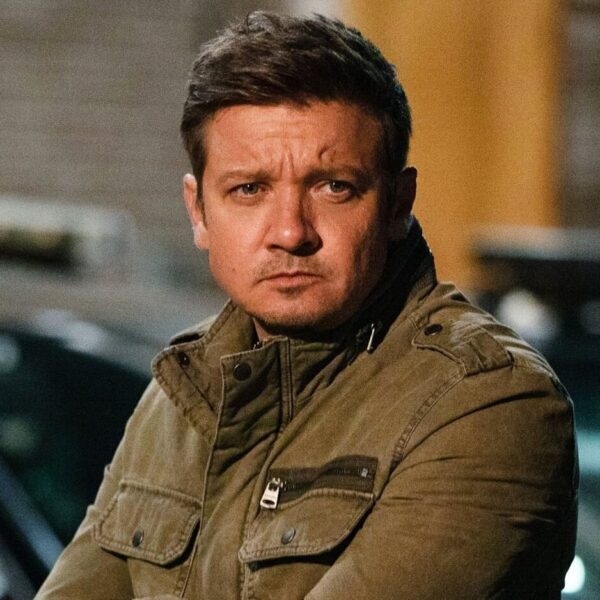 Jeremy Renner enfrenta una denuncia por acoso y amenazas; el actor niega los señalamientos y asegura que se trata de acusaciones falsas. FOTO: eCartelera.