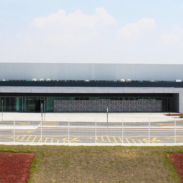 El gobierno de Puebla frenó un intento de inflar en 50 millones de pesos la compra de una nave industrial. FOTO: Cerhan.