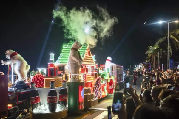 La polémica alrededor de las caravanas navideñas de Coca-Cola escaló luego de que El Poder del Consumidor pidiera a Cofepris detenerlas de manera precautoria. FOTO: Cuartoscuro.