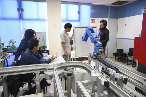 México abre el mayor centro público de IA en Latinoamérica: 10 mil estudiantes aprenderán las tecnologías que están transformando al mundo. Foto: Saúl López / Presidencia.