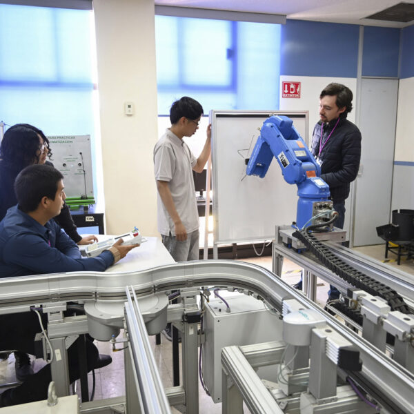 México abre el mayor centro público de IA en Latinoamérica: 10 mil estudiantes aprenderán las tecnologías que están transformando al mundo. Foto: Saúl López / Presidencia.