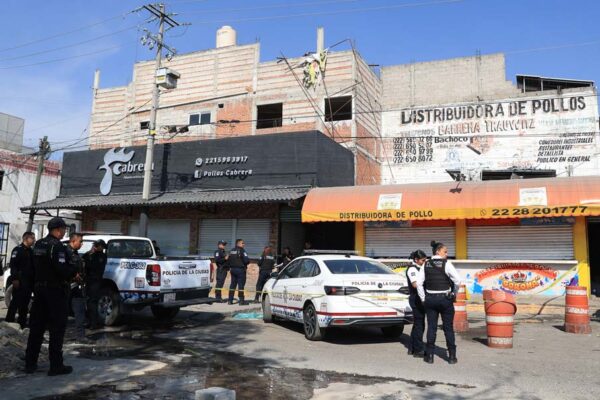 Primeras líneas de investigación sobre el asesinato en una pollería en la Central de Abastos apuntan a posibles conflictos ligados a narcomenudeo y cobro de piso. FOTO: Diario Puntual.