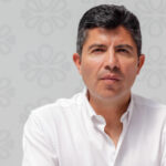 MC abrió la puerta a Eduardo Rivera durante un informe legislativo, pero el exalcalde respondió que mantiene su compromiso con el blanquiazul. FOTO: El Poder de la Noticia.