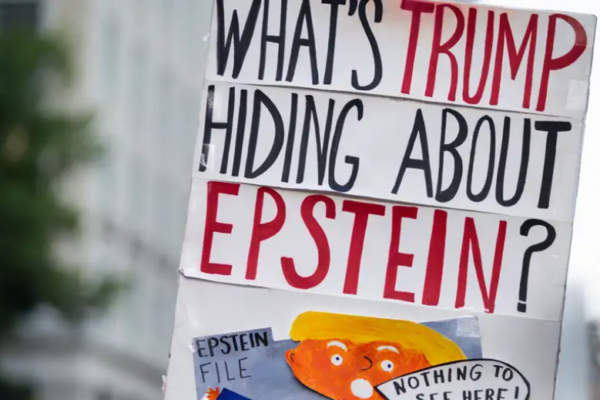 Congreso y Senado de Estados Unidos aprobaron la desclasificación total de los archivos Epstein; la presión política crece sobre Donald Trump para permitir su publicación completa. FOTO: DW Español.