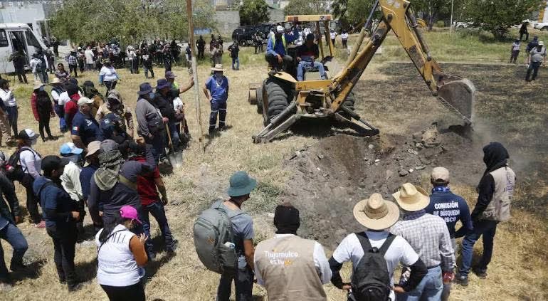 La zona que rodea al Estadio Akron se ha convertido en un corredor de búsqueda: desde 2018, colectivos han hallado más de 450 bolsas con restos humanos en predios de Zapopan. FOTO: Redes sociales.