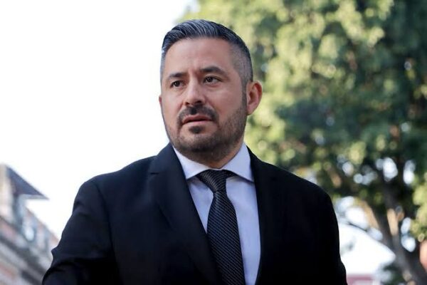 Leobardo Rodríguez denunció gasto millonario de la administración pasada en compras sin sustento, desde croquetas hasta servicios que no se utilizaron. FOTO: Contigo Puebla.