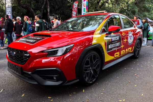 Pilotos de la NASCAR México Series convivieron con familias poblanas antes de la gran final en el autódromo Miguel E. Abed.
