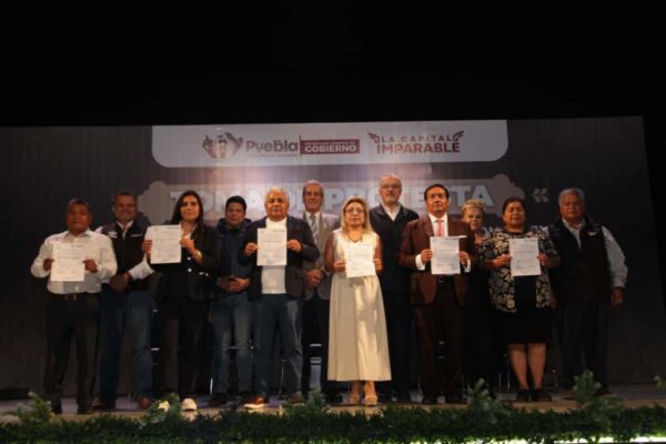 Pepe Chedraui entregó constancias de mayoría a 38 Mesas Directivas de Vecinos, fortaleciendo la colaboración entre ciudadanía y gobierno.