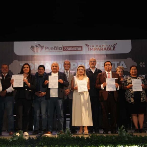 Pepe Chedraui entregó constancias de mayoría a 38 Mesas Directivas de Vecinos, fortaleciendo la colaboración entre ciudadanía y gobierno.