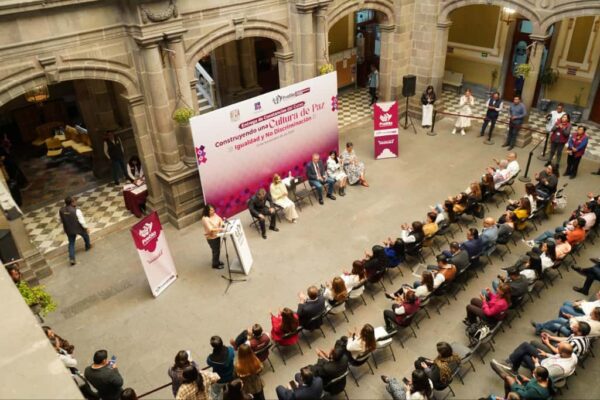 Más de 2 mil trabajadores municipales concluyeron su capacitación en igualdad y no discriminación, impartida por el CIEG-UNAM.