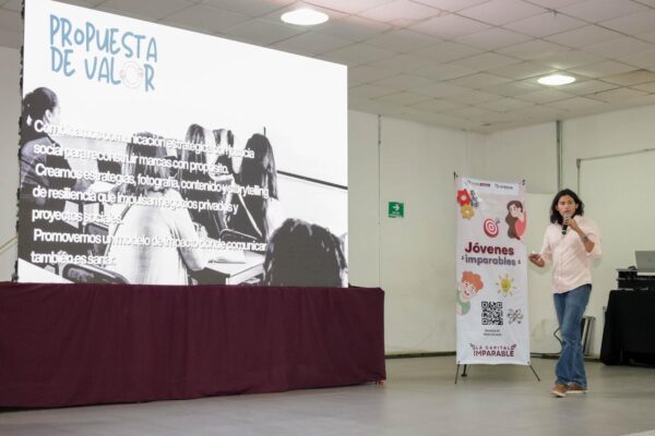Más de 10 jóvenes presentaron proyectos innovadores en Romero Vargas, como parte del programa “Jóvenes Imparables”.