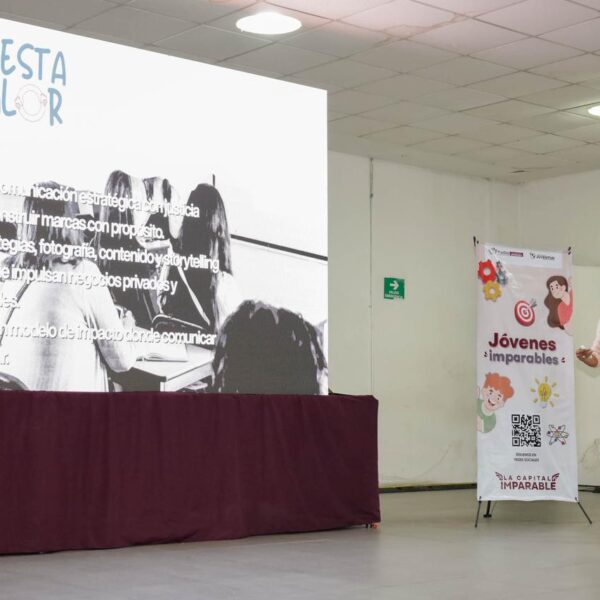 Más de 10 jóvenes presentaron proyectos innovadores en Romero Vargas, como parte del programa “Jóvenes Imparables”.