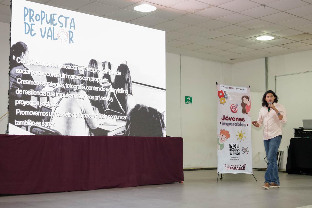 Más de 10 jóvenes presentaron proyectos innovadores en Romero Vargas, como parte del programa “Jóvenes Imparables”.