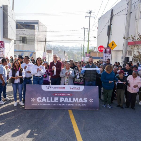 Puebla entrega nueva pavimentación.