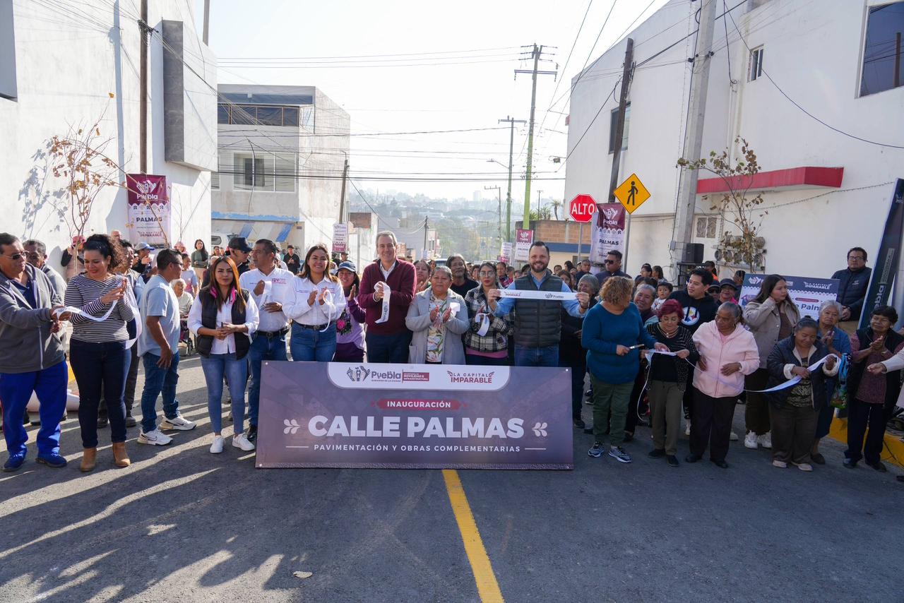 Puebla entrega nueva pavimentación.
