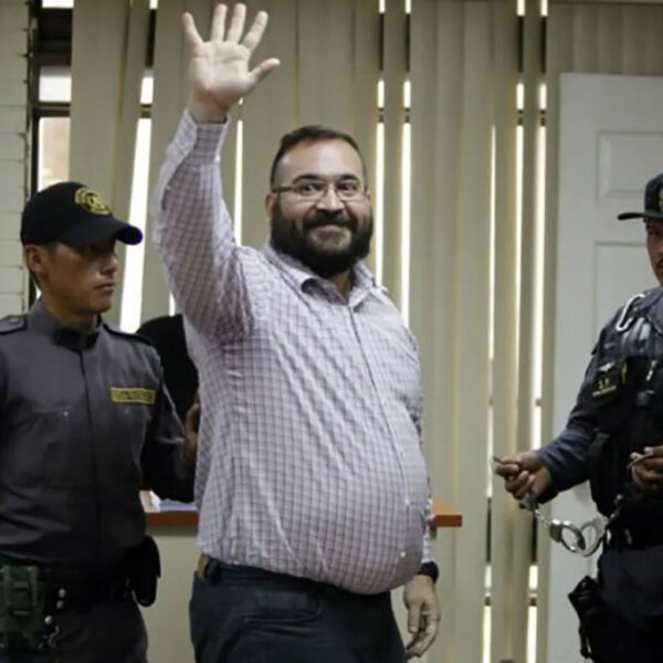 Javier Duarte seguirá en prisión, por ahora. La juez aplazó la resolución tras 12 horas de audiencia. FOTO: Unomasuno.