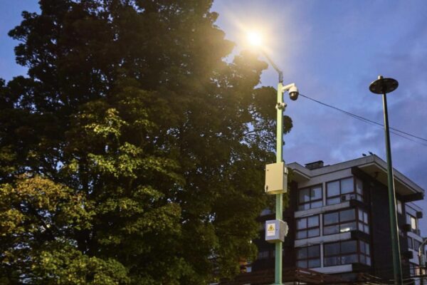 Pepe Chedraui adelantó que los ingresos de parquímetros se destinarán a postes inteligentes con videovigilancia en parques y Senderos de Paz.