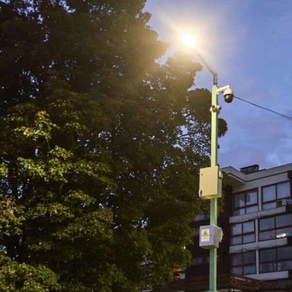 Pepe Chedraui adelantó que los ingresos de parquímetros se destinarán a postes inteligentes con videovigilancia en parques y Senderos de Paz.