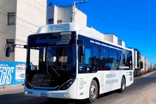 La Línea 4 de la RUTA enfrenta cuestionamientos por tiempos de espera prolongados, tarifas altas y deficiencias en infraestructura para personas con discapacidad. FOTO: Es Imagen.