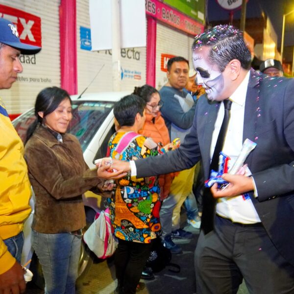 Más de 15 mil personas disfrutaron del Desfile de Catrinas 2025 en San Martín Texmelucan, una jornada llena de color y tradición que reunió a escuelas, empresas y asociaciones en el marco del Día de Muertos.