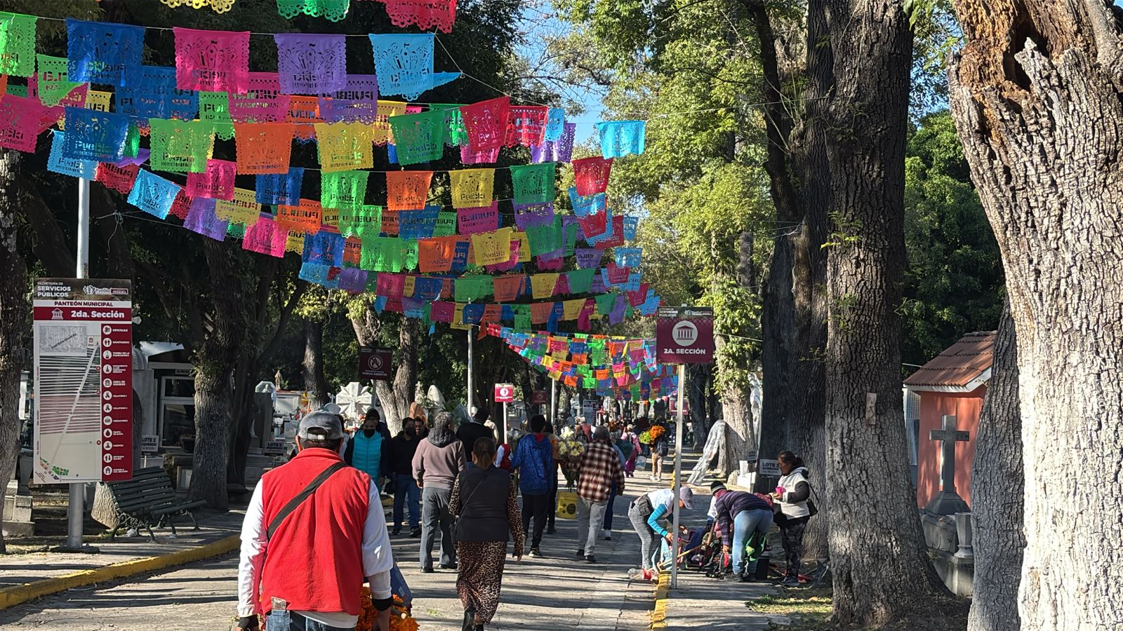 Más de 120 mil personas visitaron el Panteón Municipal de Puebla durante el Día de Muertos