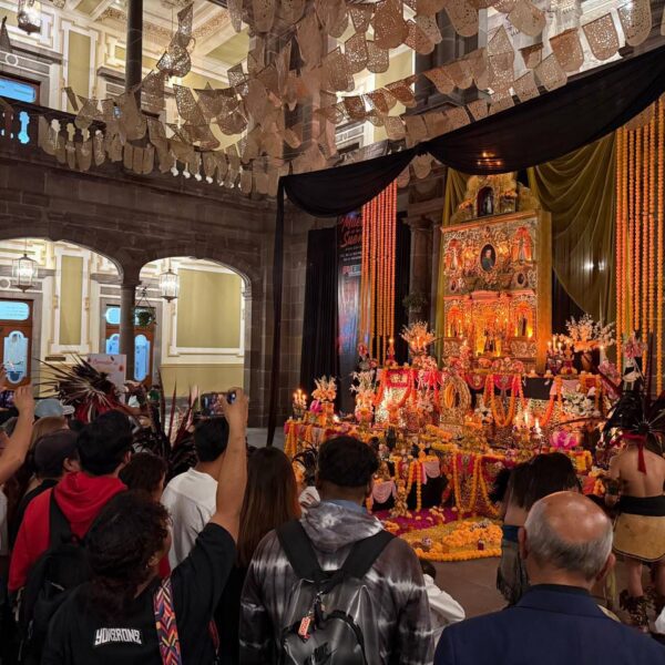 Más de 100 mil personas visitaron la ofrenda del Palacio Municipal de Puebla durante el festival La Muerte es un Sueño 2025.