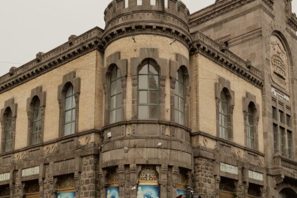 El Gobierno de la Ciudad invita a participar en los recorridos de “Descubre tu Patrimonio”, donde se abrirá el antiguo mercado de La Victoria para conocer su historia y relevancia cultural.