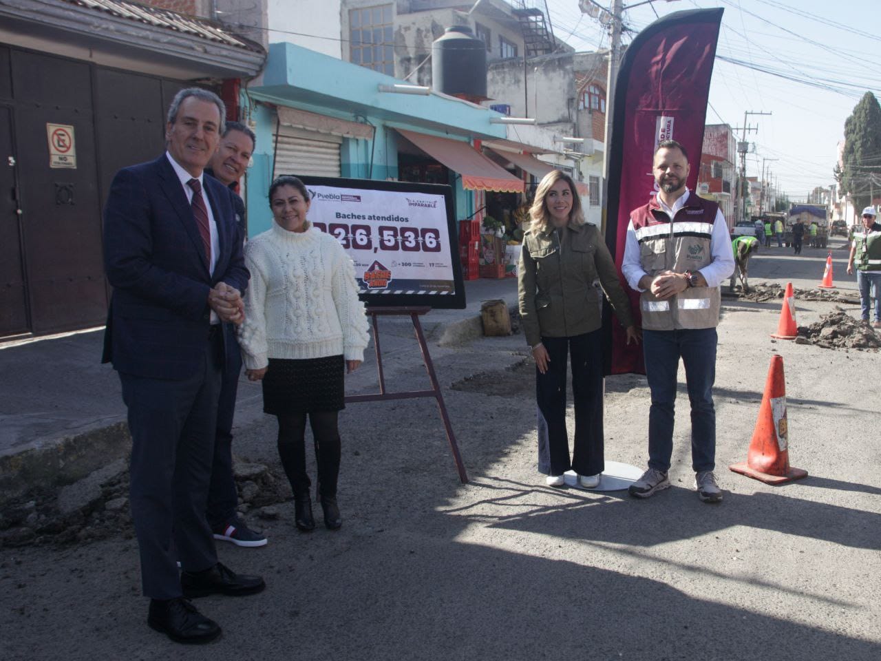El Gobierno de la Ciudad de Puebla cumplió y superó su meta anual de la Campaña Capitalina Bacheando Puebla, al atender 226 mil 536 baches con una inversión de 154.3 millones de pesos.