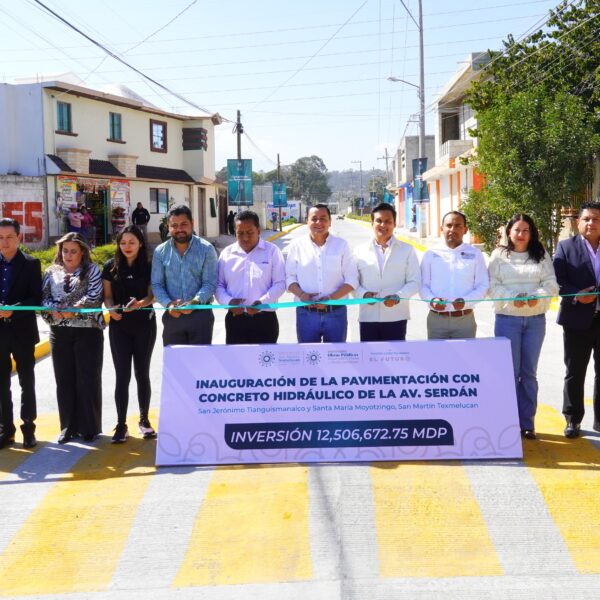 San Martín Texmelucan inauguró la pavimentación de la avenida Aquiles Serdán en Moyotzingo, una obra de concreto hidráulico que beneficiará a más de 30 mil habitantes.