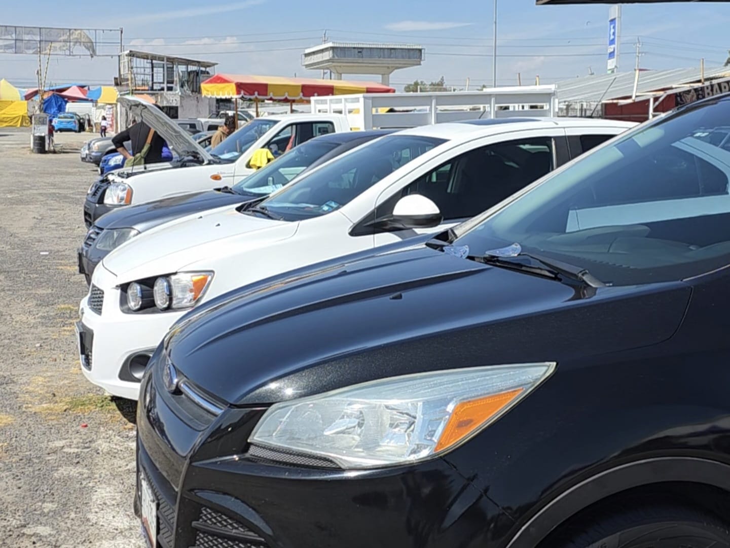 Para quienes buscan adquirir un auto usado sin riesgos, autoridades municipales y estatales llevaron orientación directa hasta el tianguis Autopolis.