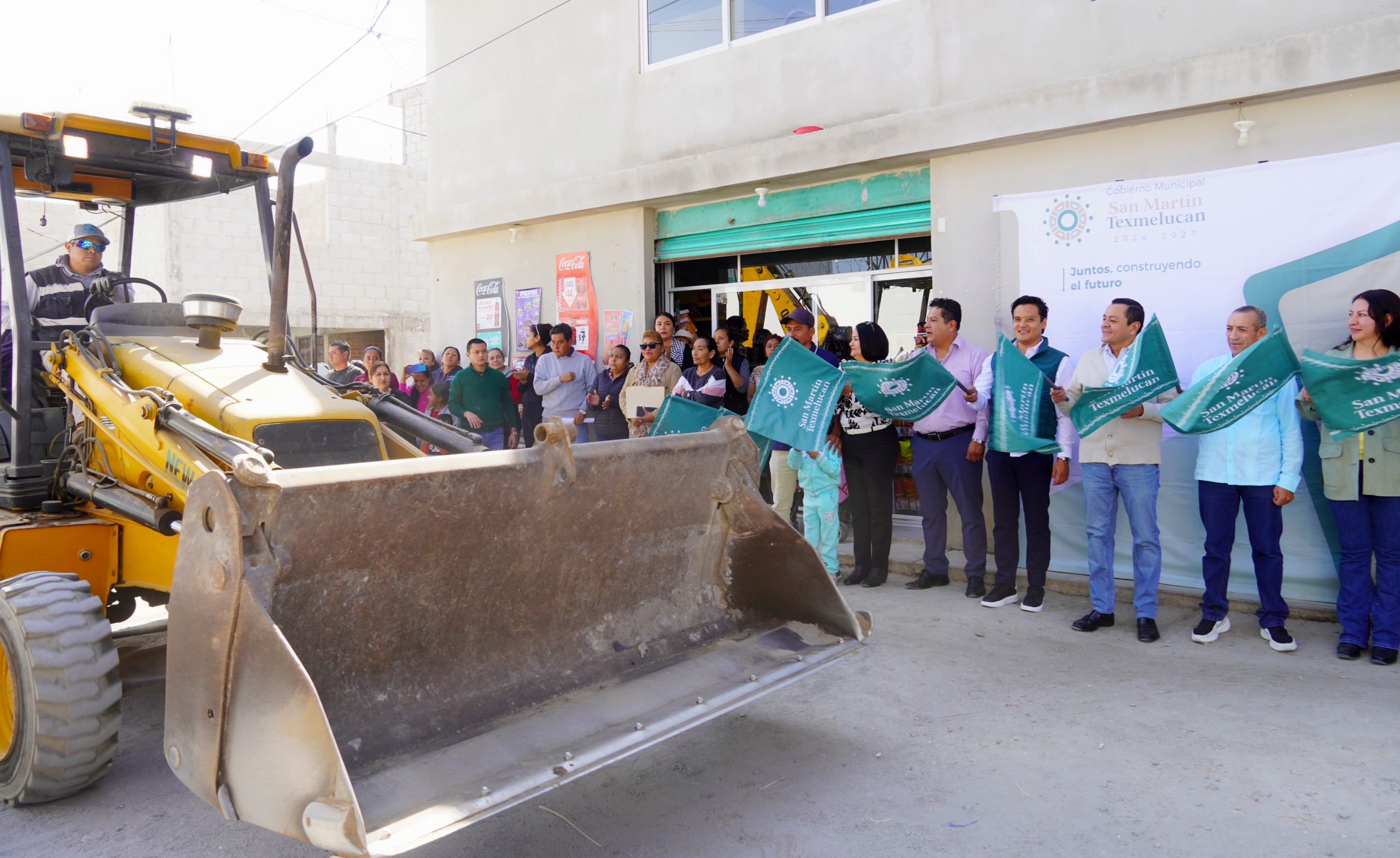 La administración municipal texmeluqeunse dio un nuevo paso en la mejora de infraestructura con el arranque de una obra que impactará directamente en la movilidad de San Cristóbal Tepatlaxco.