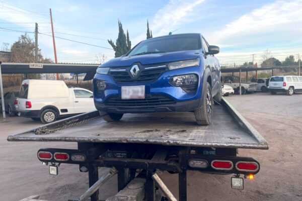 Policía de Texmelucan recupera un auto con reporte de robo tras detener a un conductor agresivo en la colonia Los Ángeles.