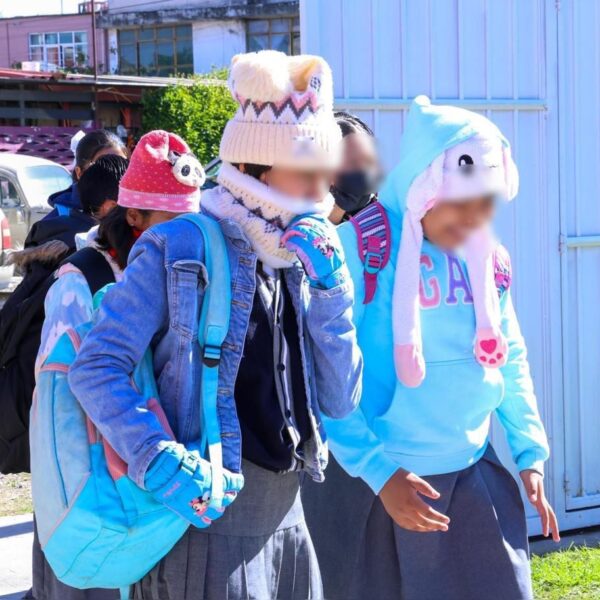 Más de 14 mil escuelas en Puebla suspenden clases este lunes por el Frente Frío 13.