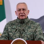 El protocolo de seguridad de la Guardia Nacional "no falló", declaró el titular de Defensa; "falló lo otro", refiriéndose al 1er círculo de seguridad del Carlos Manzo, conformado por miembros de la policía municipal. FOTO: El Universal.