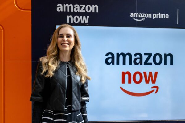 Amazon lanzó en México “Amazon Now”, su servicio más rápido hasta el momento, que ofrece entregas en menos de 15 minutos y pedidos de más de 30 mil restaurantes gracias a su alianza con Rappi. FOTO: Roastbrief.