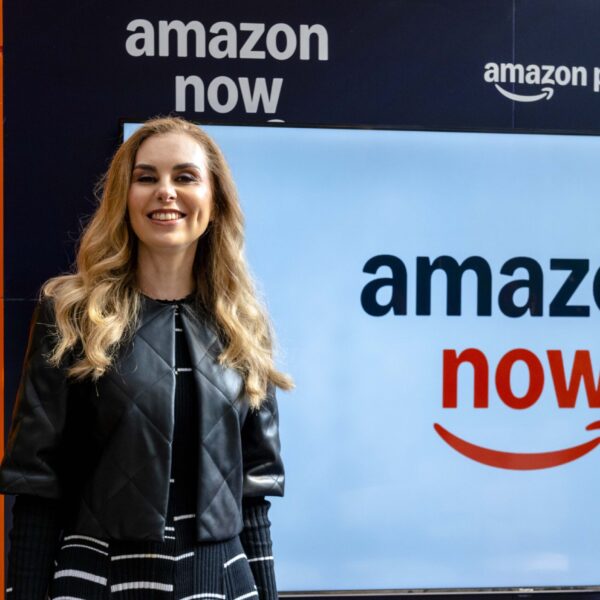 Amazon lanzó en México “Amazon Now”, su servicio más rápido hasta el momento, que ofrece entregas en menos de 15 minutos y pedidos de más de 30 mil restaurantes gracias a su alianza con Rappi. FOTO: Roastbrief.