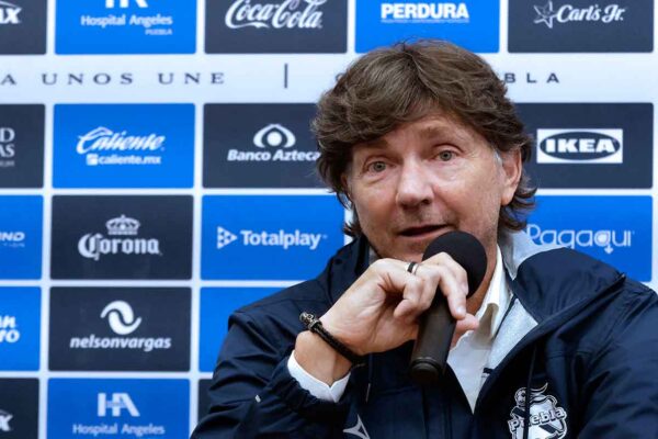 Hernán Cristante dejó de ser entrenador del Club Puebla tras un Apertura complicado; en once partidos, solo sumó dos victorias y dejó al equipo en el fondo de la tabla. FOTO: Fútbol Total.