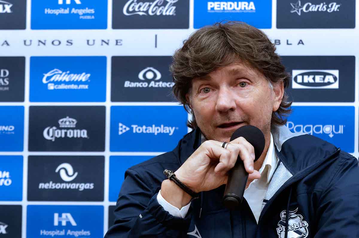 Hernán Cristante dejó de ser entrenador del Club Puebla tras un Apertura complicado; en once partidos, solo sumó dos victorias y dejó al equipo en el fondo de la tabla. FOTO: Fútbol Total.