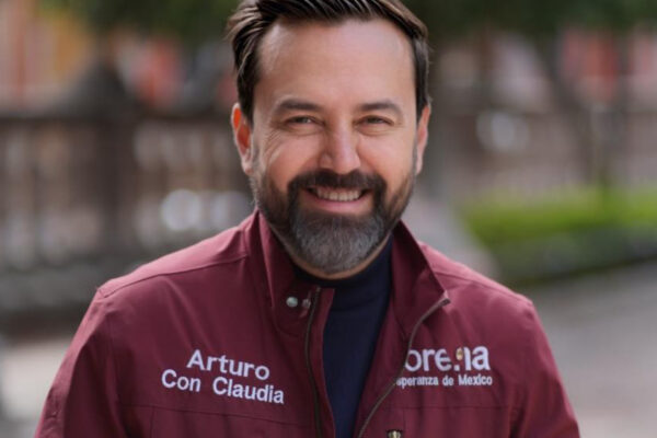 Ana Patricia Arteaga Massieu denunció ante la Fiscalía de la Ciudad de México al legislador morenista Arturo Ávila Anaya por presuntas amenazas recibidas a través de redes sociales. FOTO: Fb @ArturoAvilaMEX.