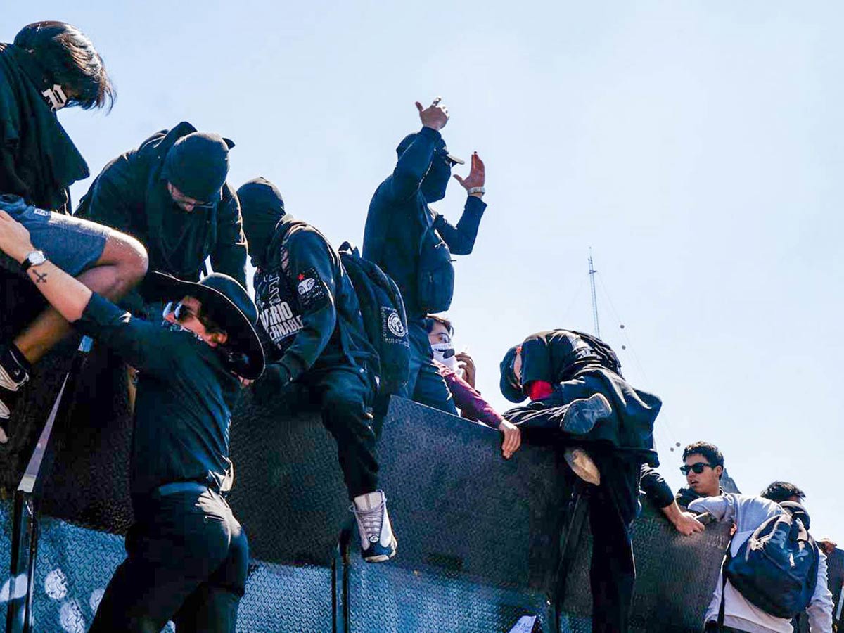 La FGJ tiene identificados a los integrantes del bloque negro que participaron en actos violentos en distintas marchas de la CDMX. La autoridad abrió 38 carpetas y ubicó a 31 presuntos responsables.