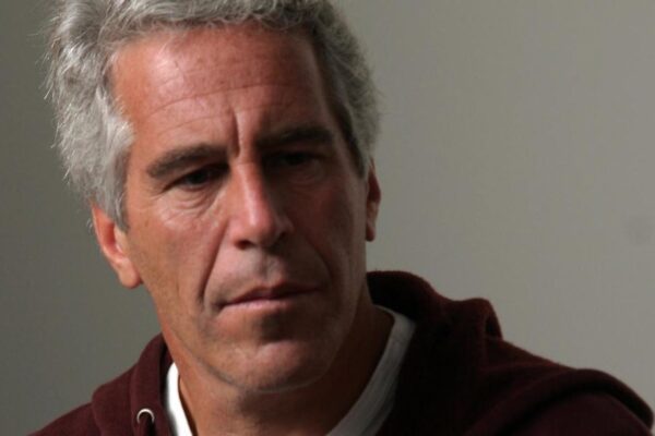 Nuevos correos de Jeffrey Epstein mencionan a Donald Trump y reavivan la polémica; la Casa Blanca los tacha de “falsa narrativa”. FOTO: CNN en español.