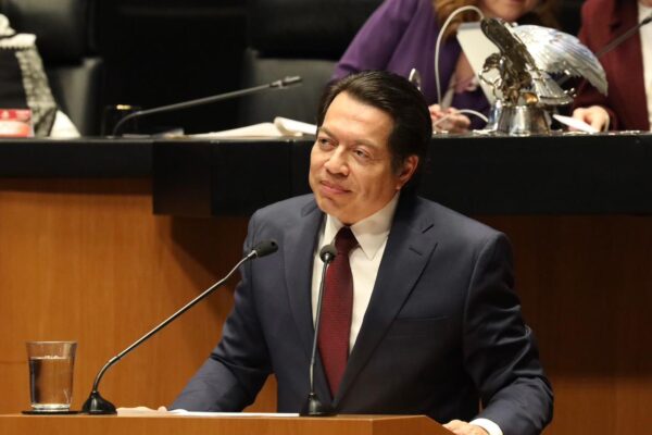 El gobierno federal prepara una reforma integral al sistema de superación magisterial, que permitirá a las y los docentes definir directamente el nuevo modelo de plazas, promociones y ascensos. FOTO: Senadores MORENA.