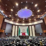 La Cámara de Diputados aprobó por unanimidad la creación de la Ley General para Prevenir, Investigar y Sancionar los Delitos en Materia de Extorsión, que contempla penas de hasta 42 años de prisión cuando se configuren agravantes. FOTO: La Jornada.