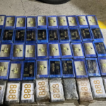 Guardia Nacional aseguró en Amozoc una camioneta con 50 paquetes vinculados al n*rc0, tras un reporte ciudadano al C5. FOTO: GN.