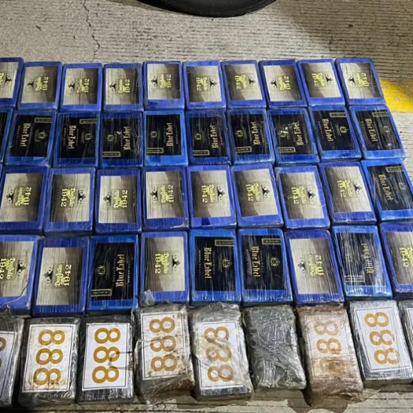 Guardia Nacional aseguró en Amozoc una camioneta con 50 paquetes vinculados al n*rc0, tras un reporte ciudadano al C5. FOTO: GN.