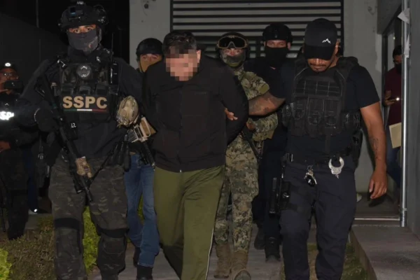 Jorge Armando “N”, alias “El Licenciado”, detenido por el homicidio de Carlos Manzo, declaró desde el penal de El Altiplano que no pertenece a grupos criminales. FOTO: La Jornada.